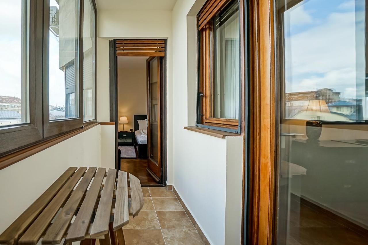 Lovely - 3 Bdr. Serviced In Old Town * Bucarest