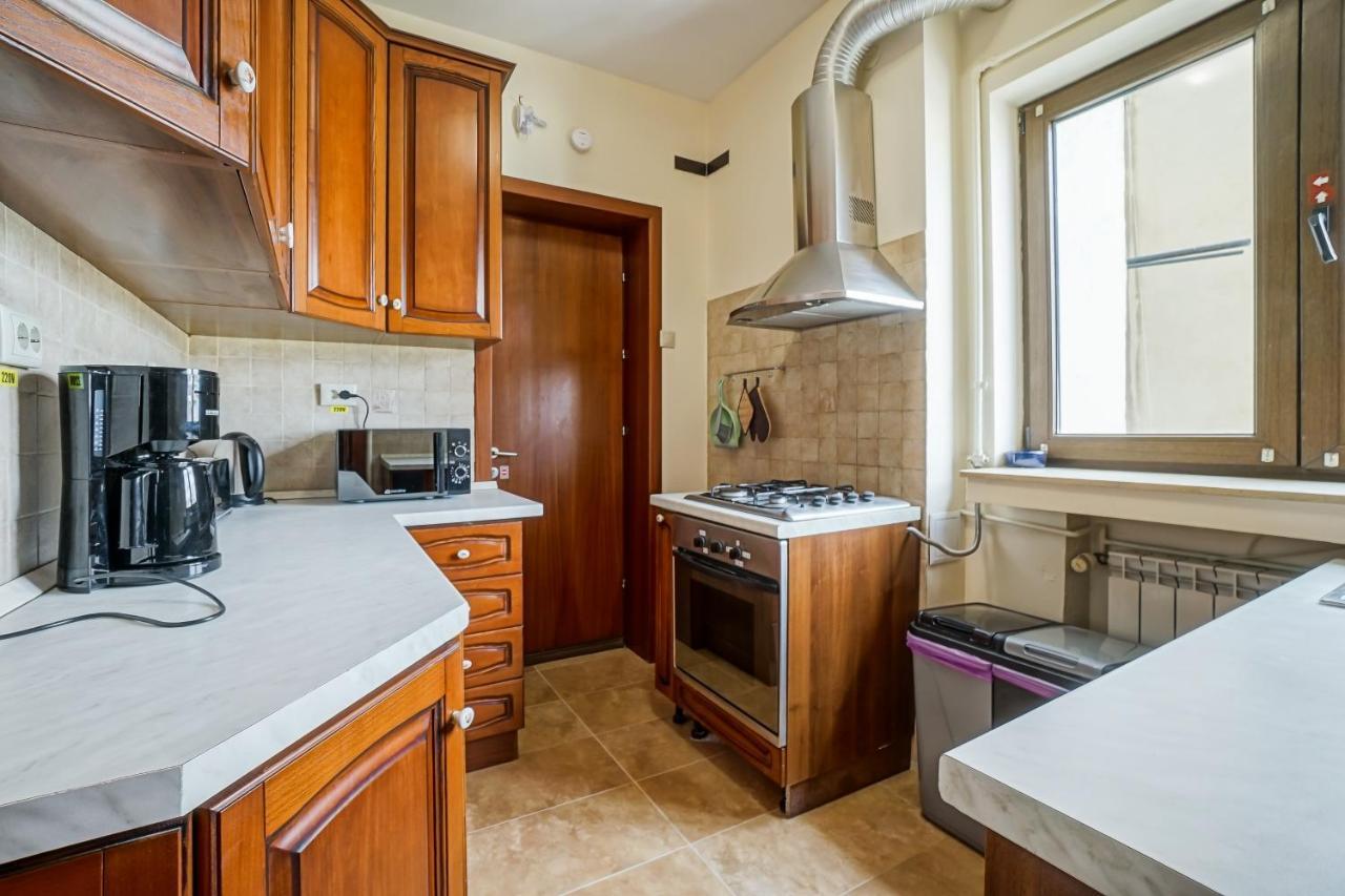 Lovely - 3 Bdr. Serviced In Old Town Bucarest